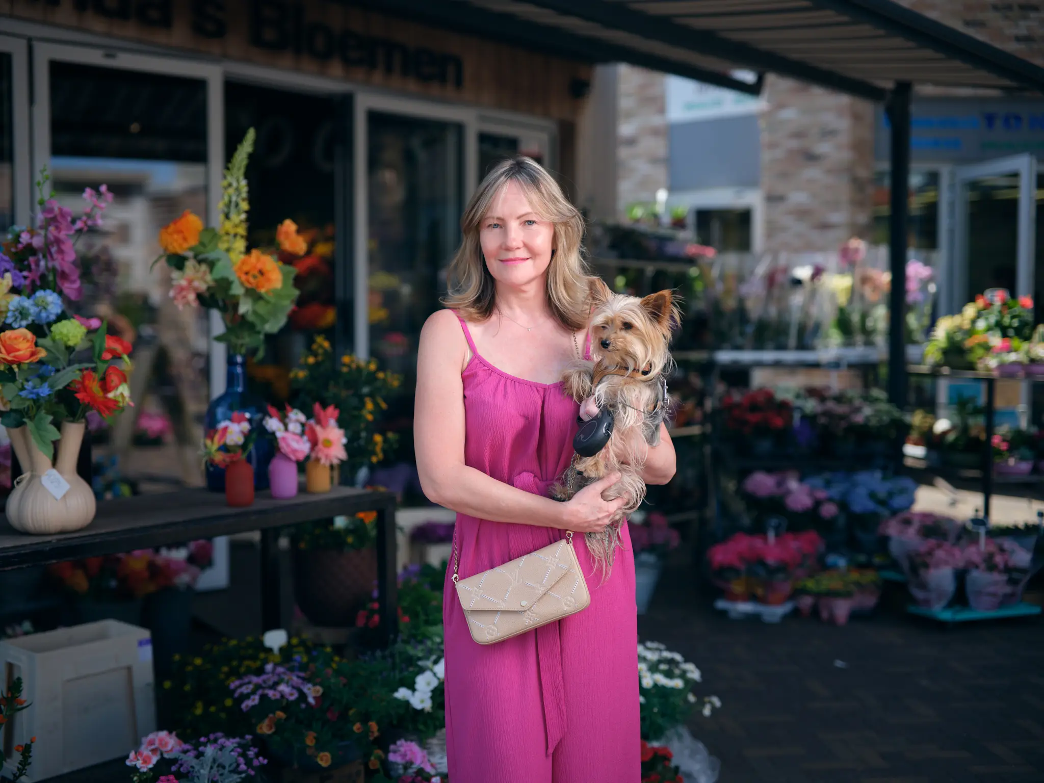 Dame met hond Castricum